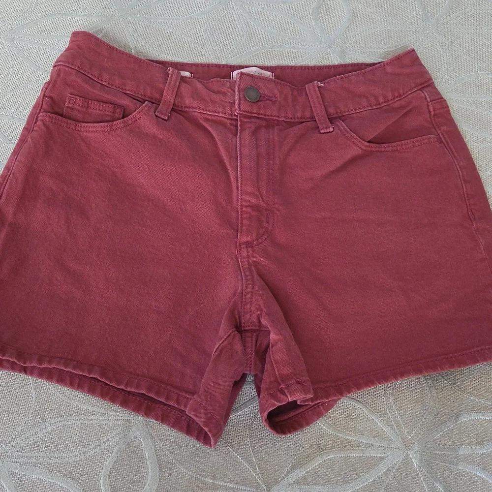 Universal Thread Brick Red Denim Shorts!